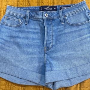 Hollister shorts size 27